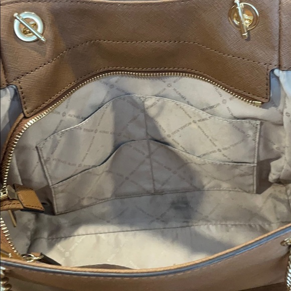 Micheal Kors purse - Picture 6 of 6